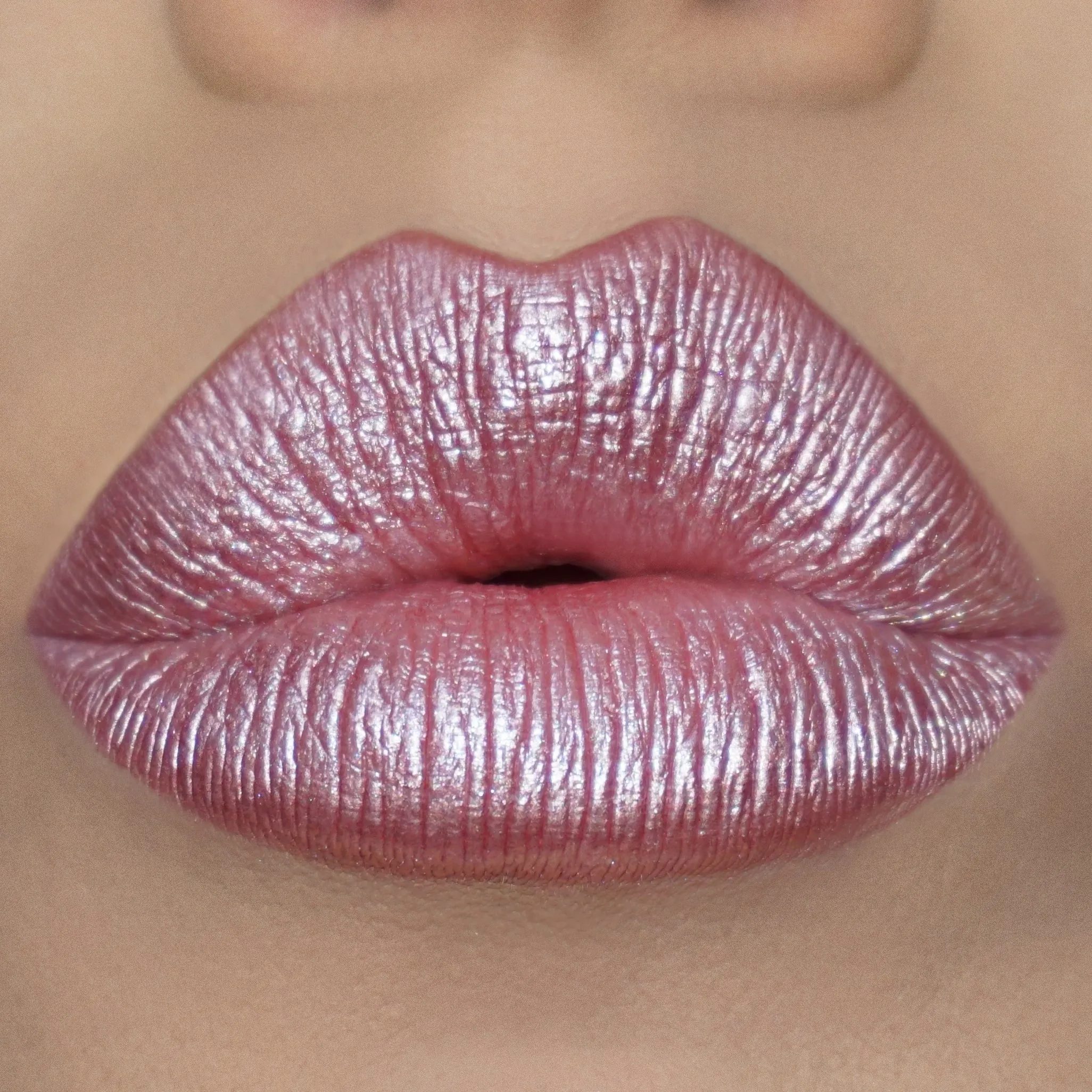 Iconic Kisses Metallic Liquid Lipsticks